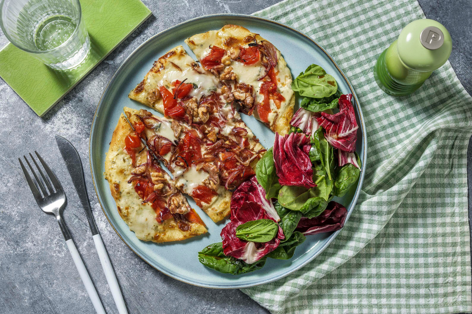 Pizza naan bleu, noix & tomates séchées