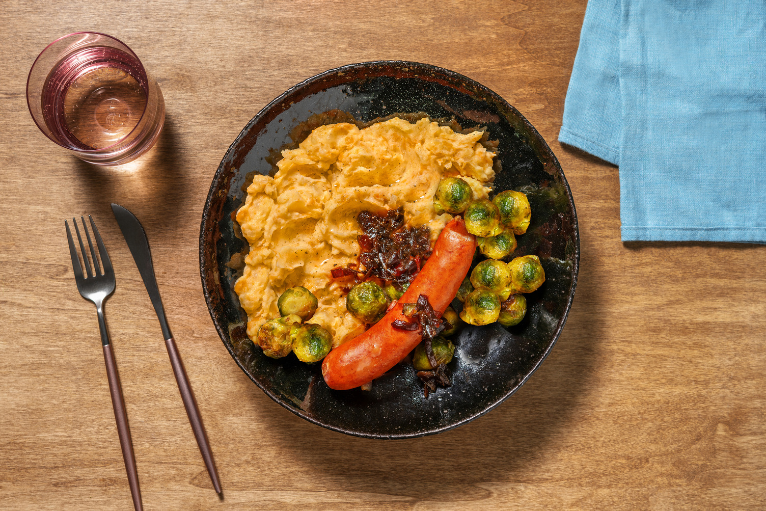 Kipworst met wortelpuree