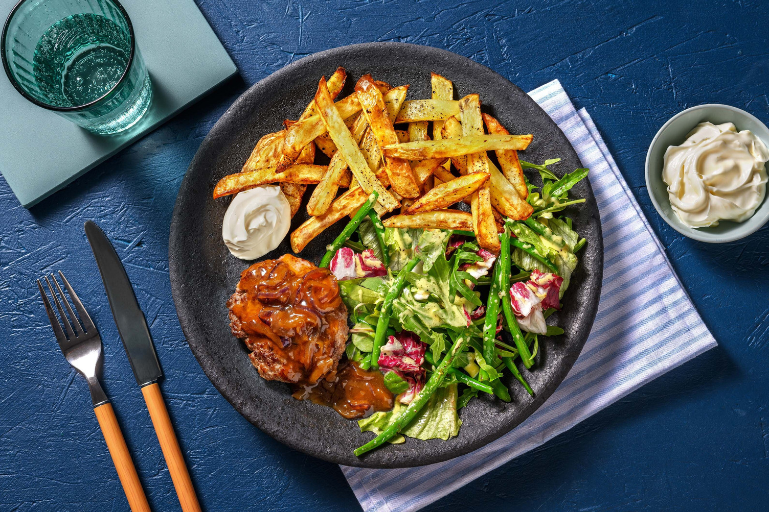 Duitse biefstuk met saus van ui