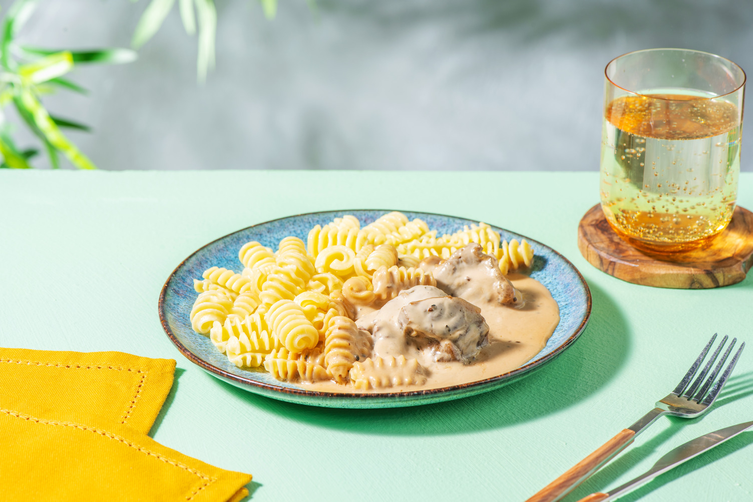 Radiatori au bœuf & sauce crémeuse au poivre