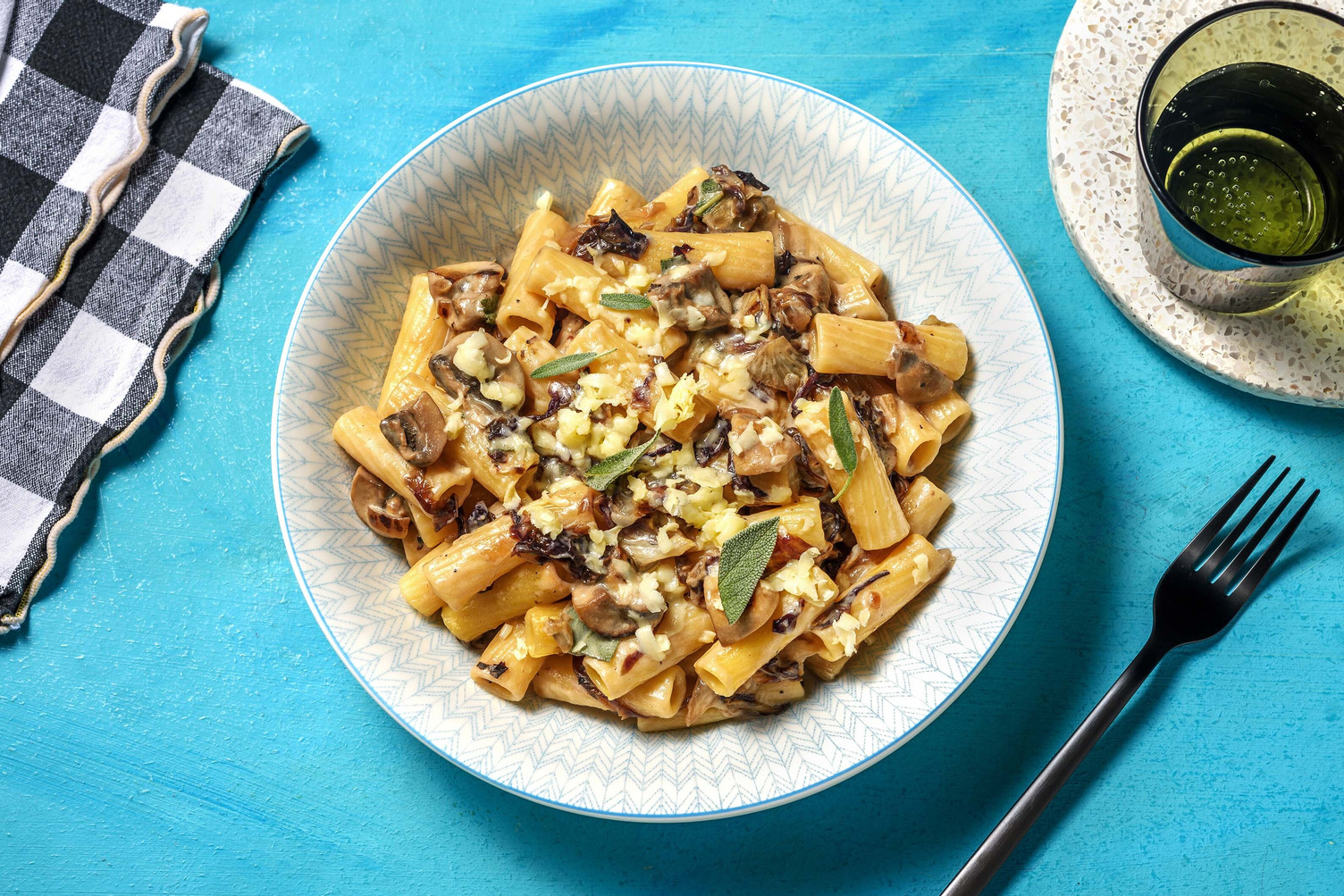 Pasticcio al forno con radicchio e funghi