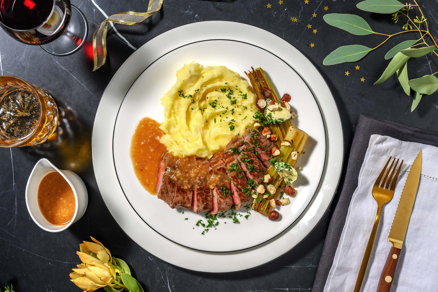 Stekt ryggbiff och schalottenlökssås