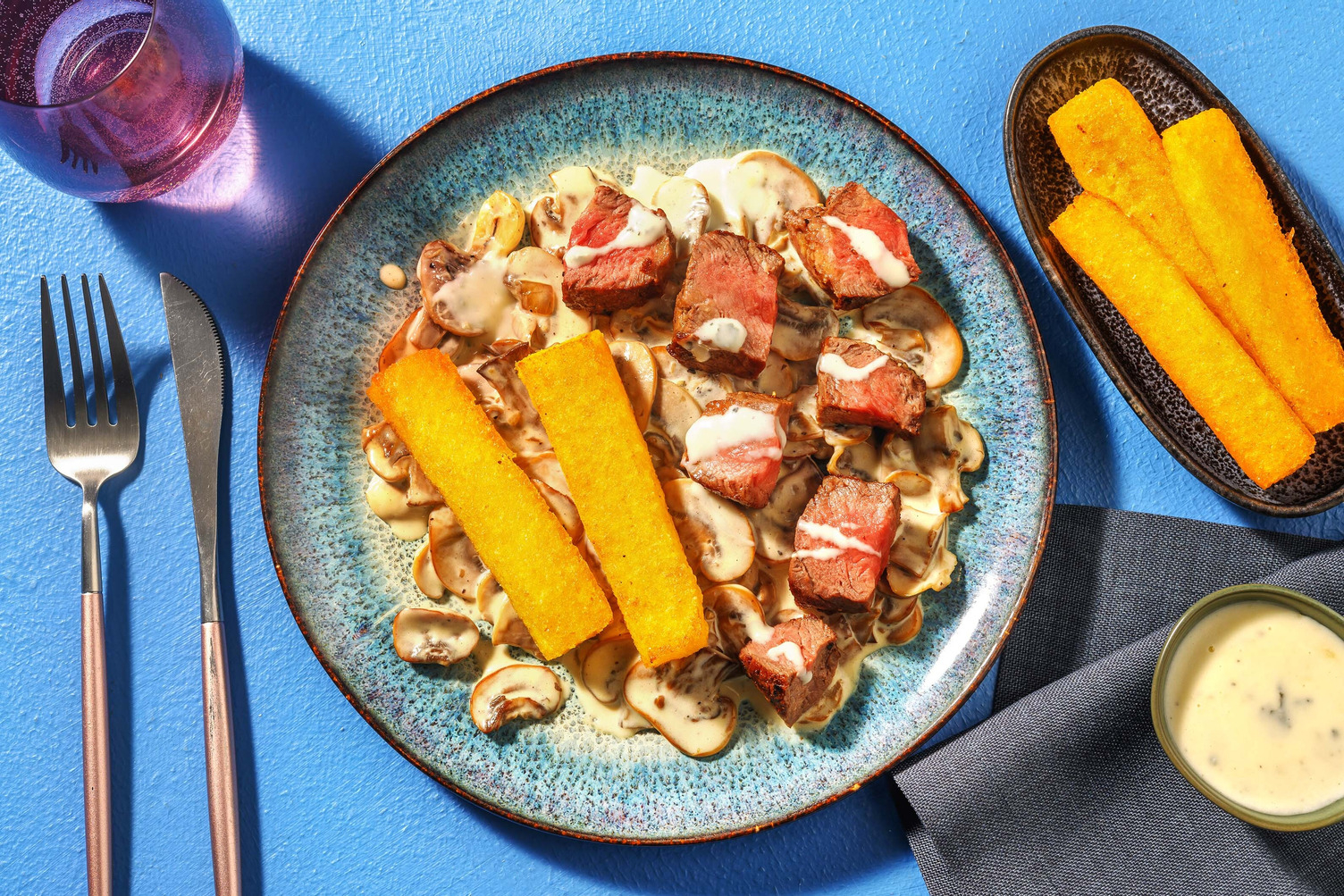 Bistecca di manzo con polenta croccante