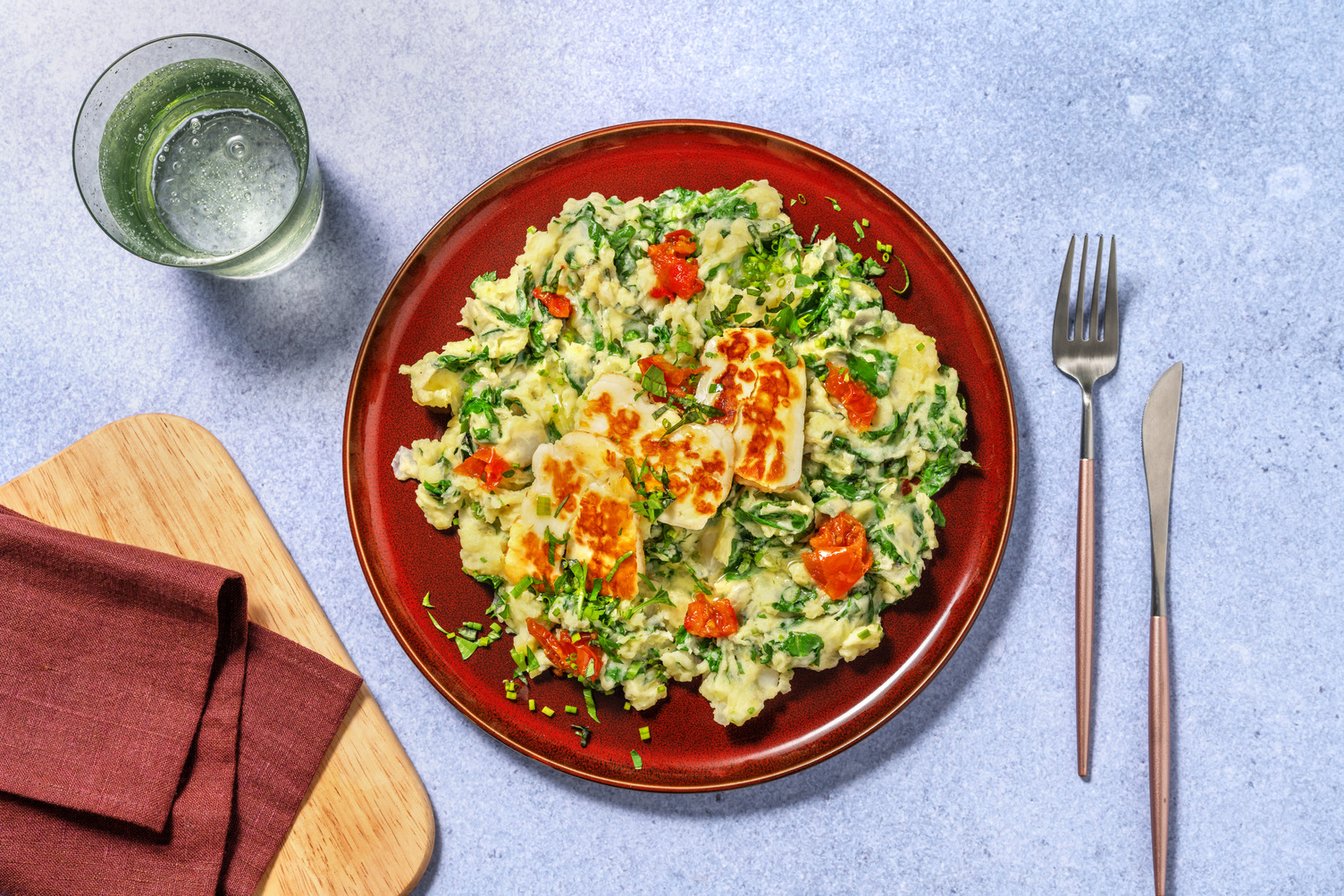 Spinaziestamppot met aardpeer en witte grillkaas