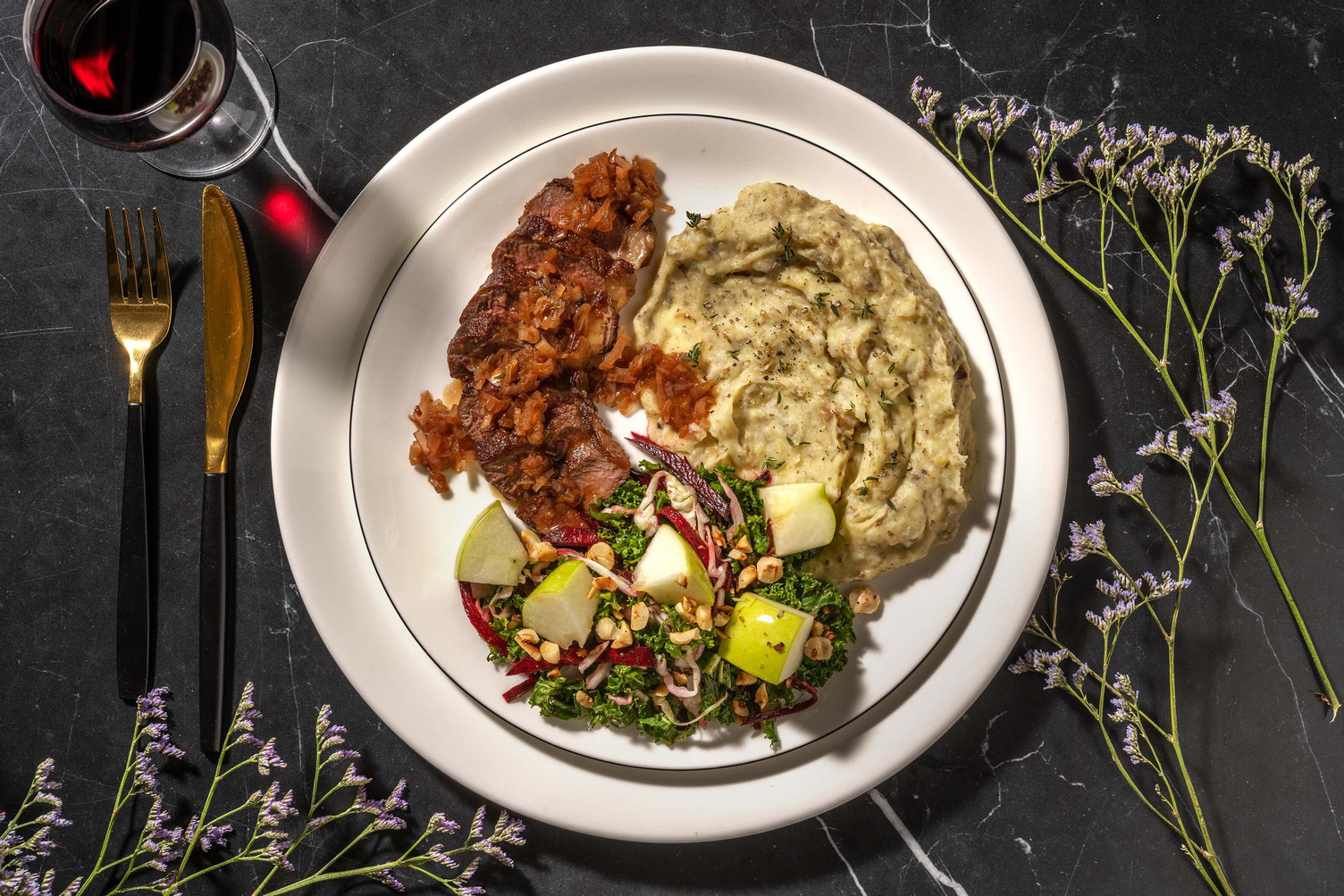 Pannestekt biff og rødvinssaus