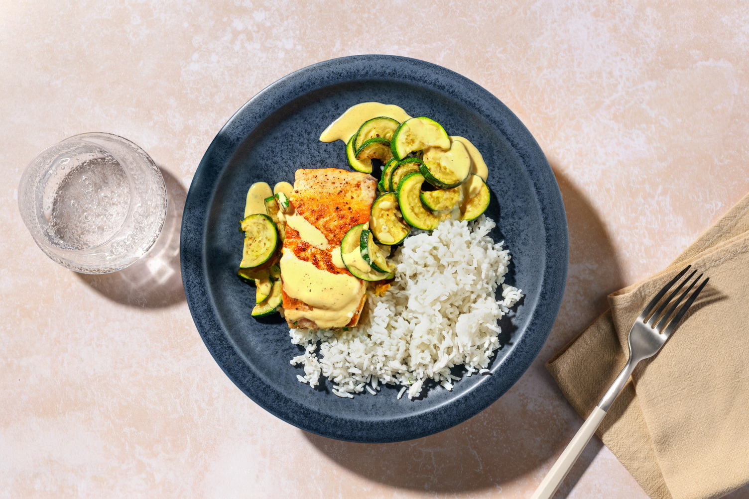 Extra de salmón noruego con salsa cítrica de mostaza