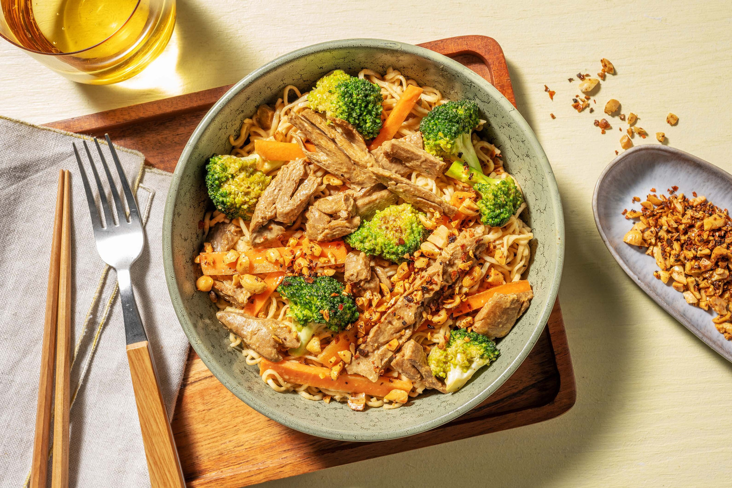 Asiatisk pulled beans-nuddelsalat