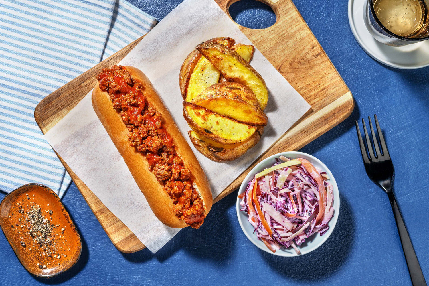 Chipotle Beef Chilli in a Bun and Wedges