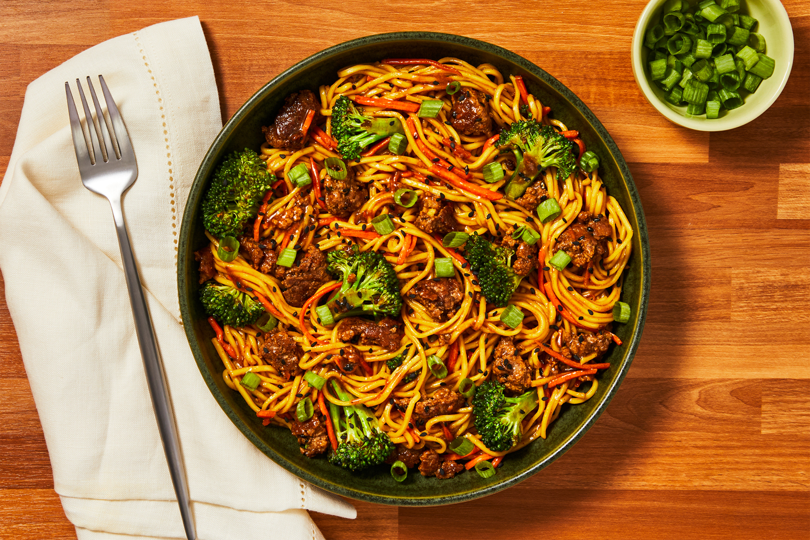 Nouilles chow mein au sésame et au bœuf