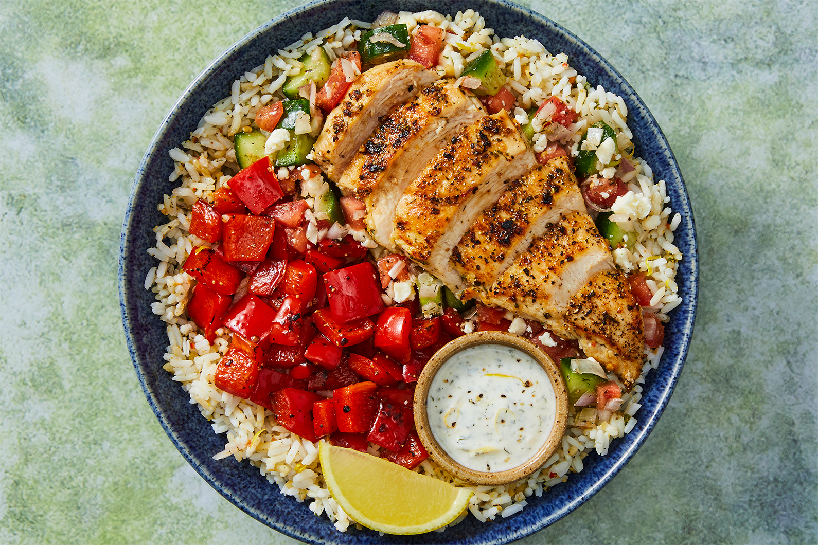 Bols au poulet au feta et aux concombres façon gyros