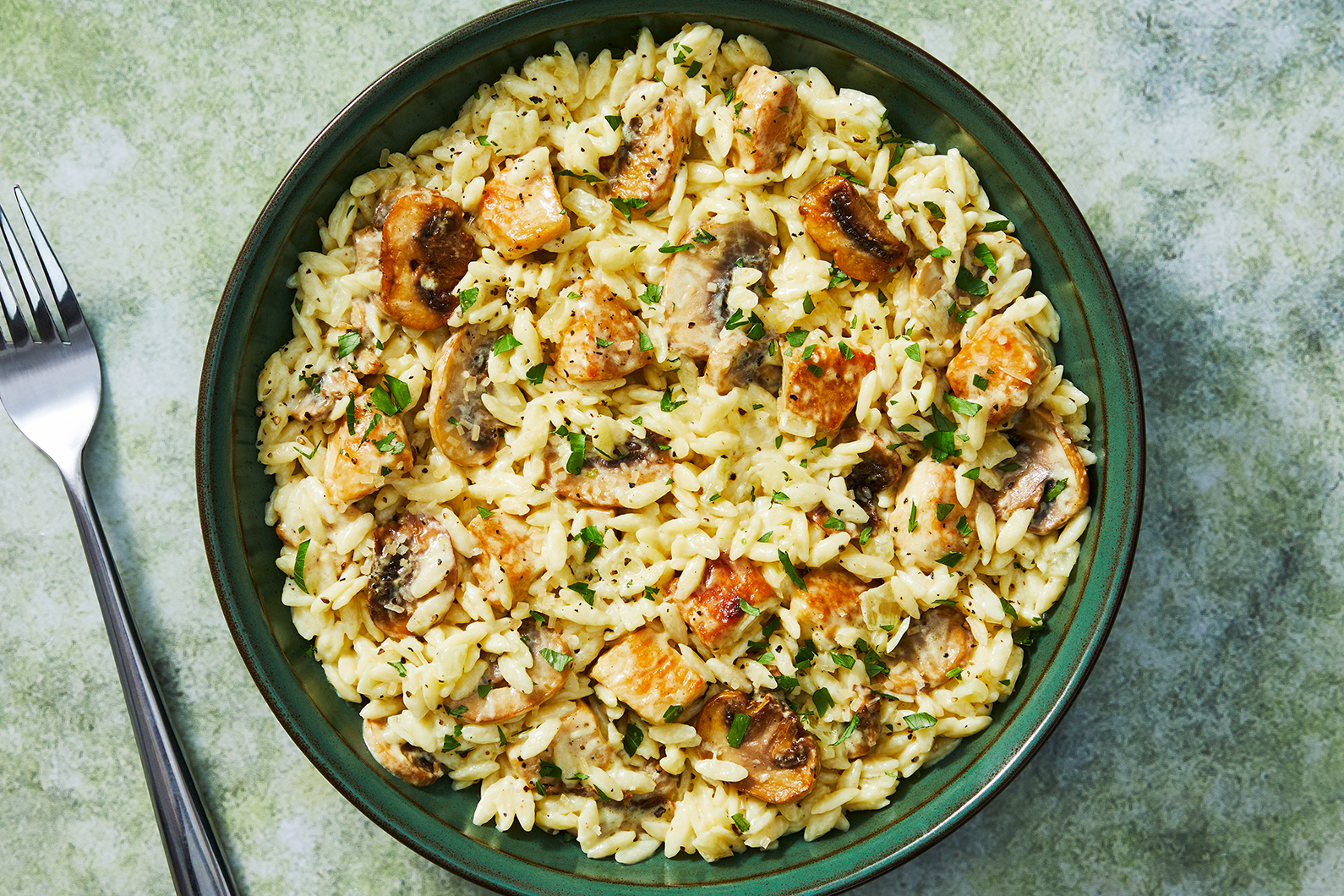Tout-en-un : Orzotto crémeux au poulet et aux champignons