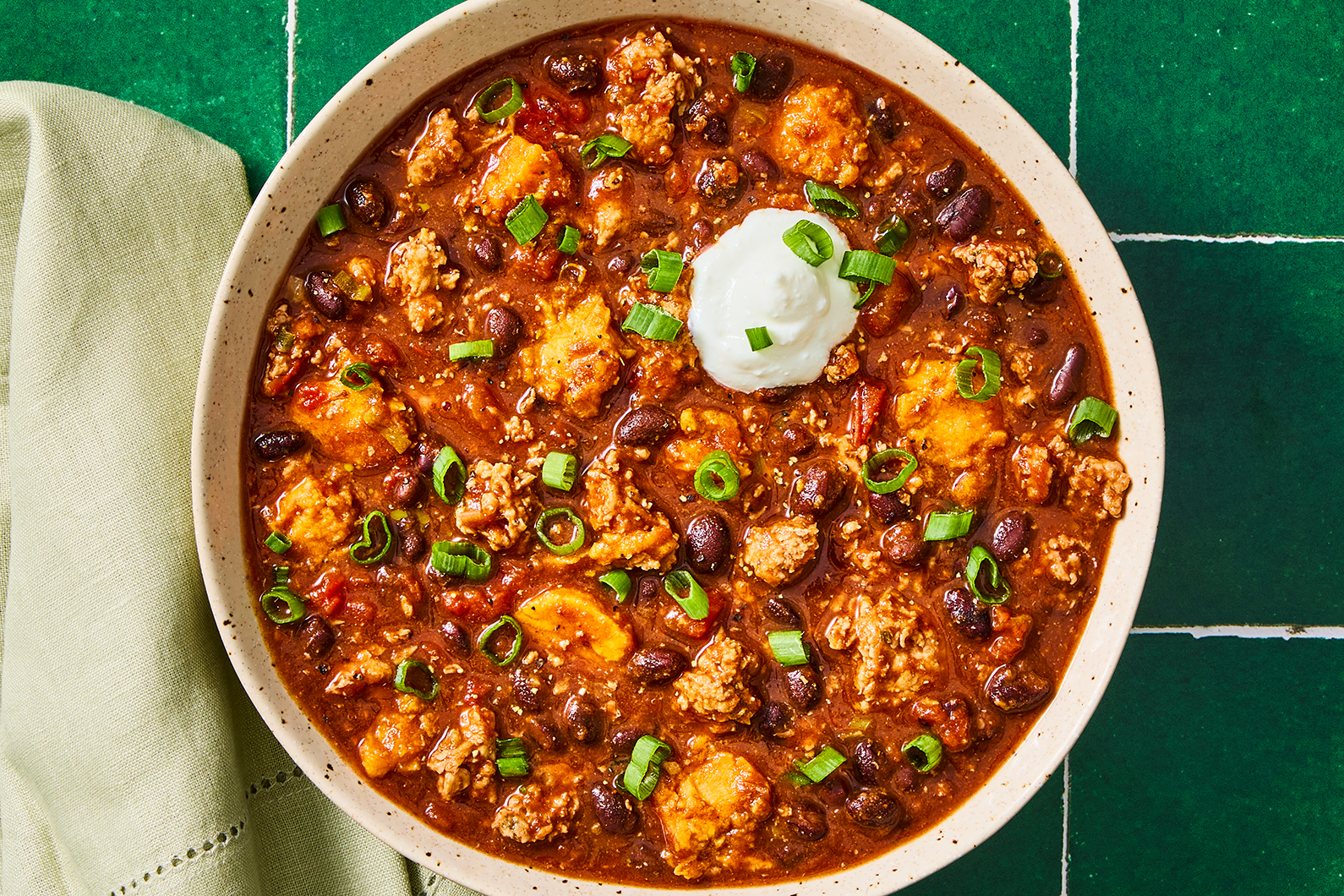 Chili au poulet à la Sud-Ouest et crème sure