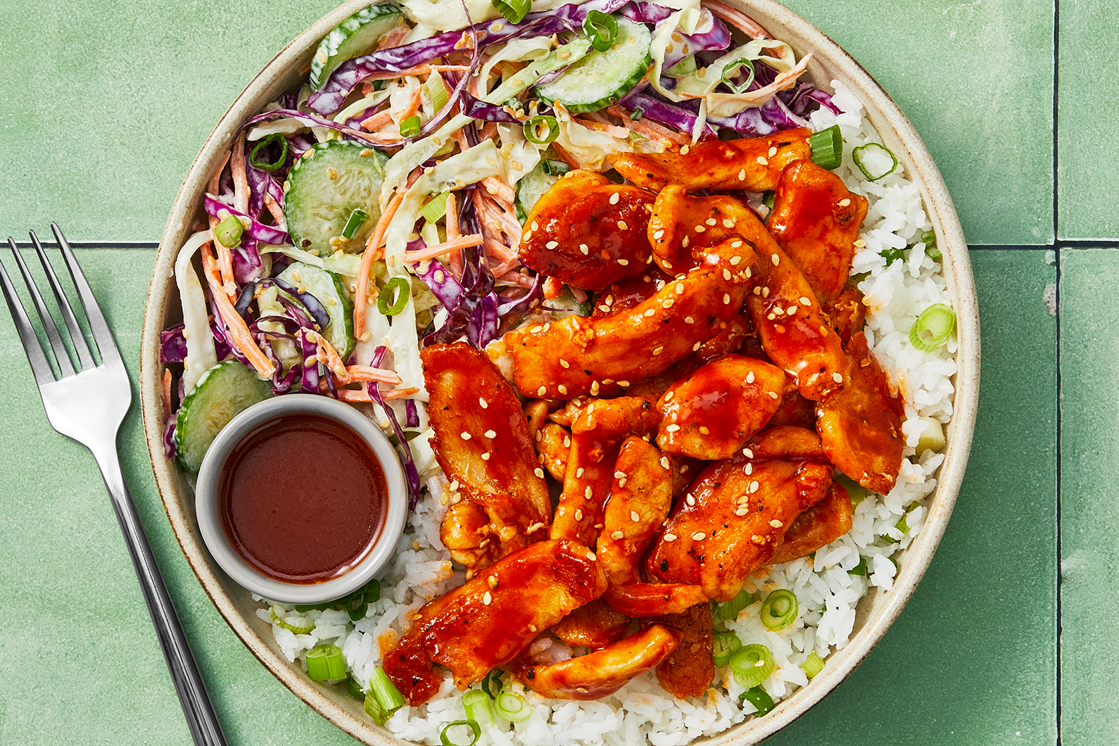 Poulet à l'érable et au gochujang et riz aux oignons verts