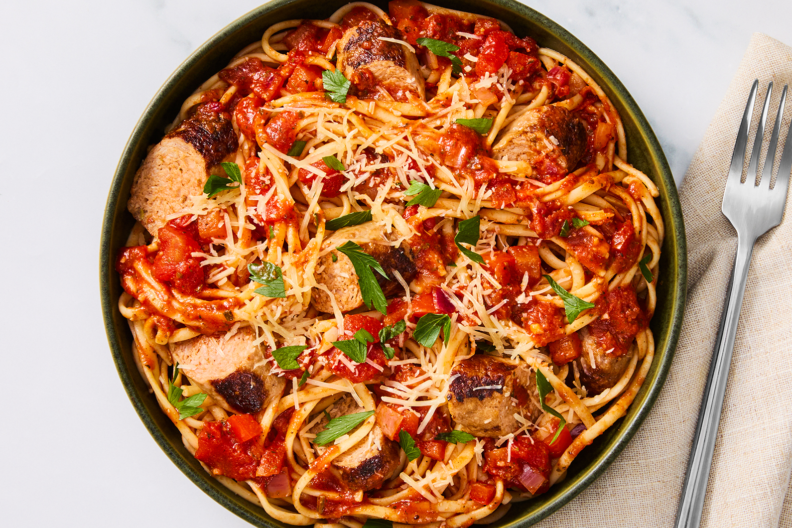 Linguines avec peperonata et saucisse de dinde
