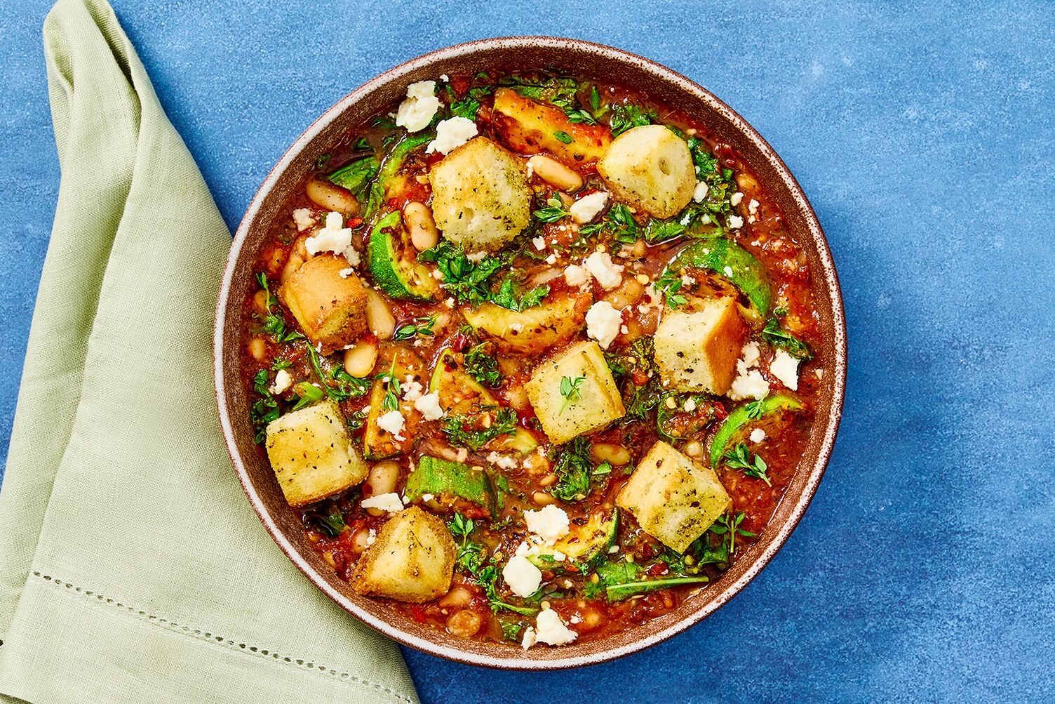 Ragoût de haricots blancs, de saucisse et de chou frisé