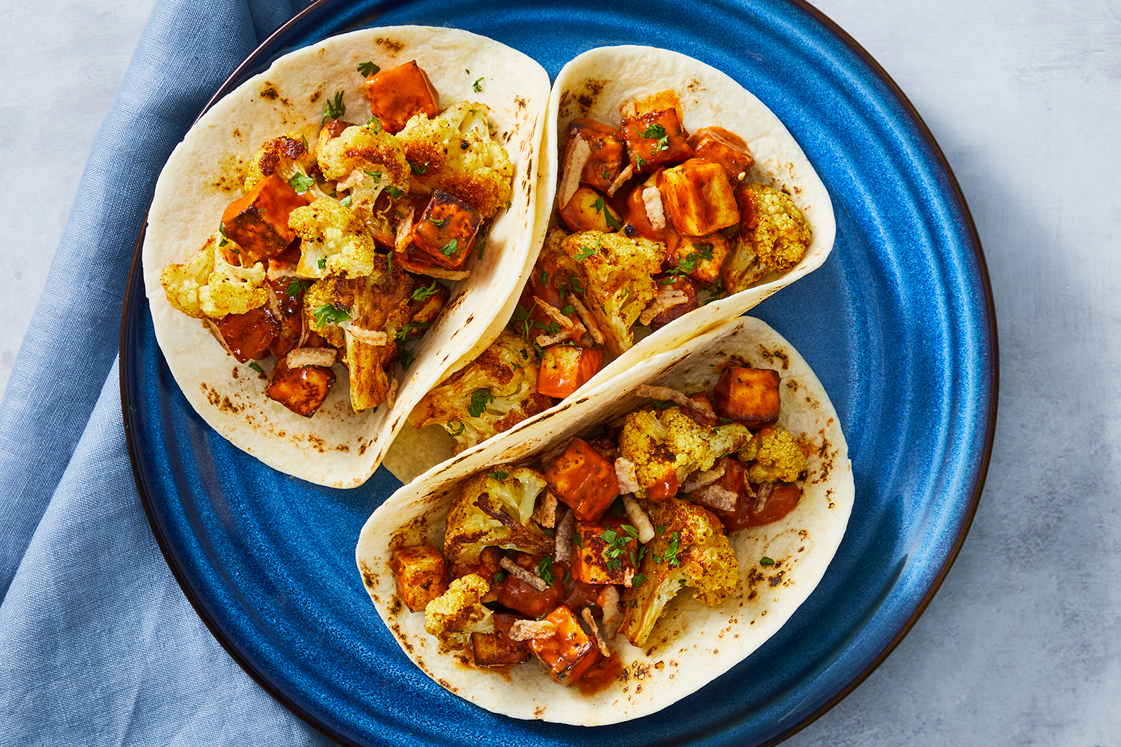 Tacos de paneer et poulet en dés tikka masala
