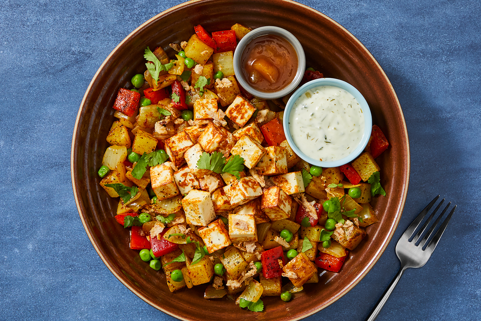Bol façon samosa au paneer, pommes de terre et petits pois