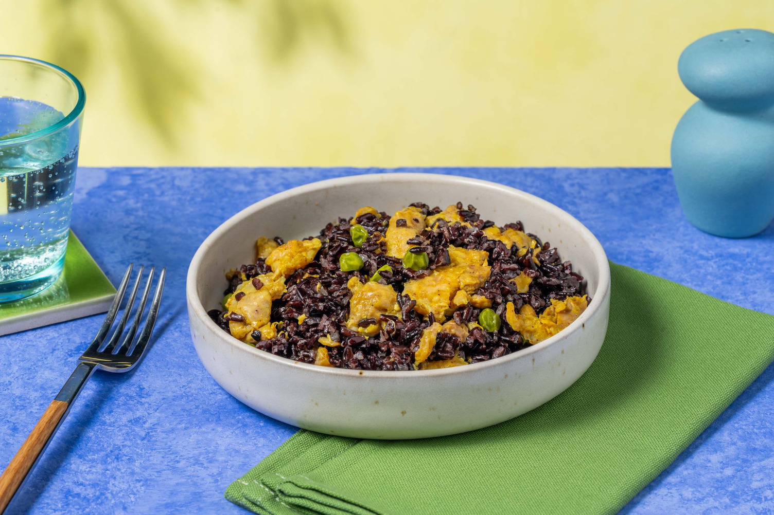 Riso nero con pollo al curry