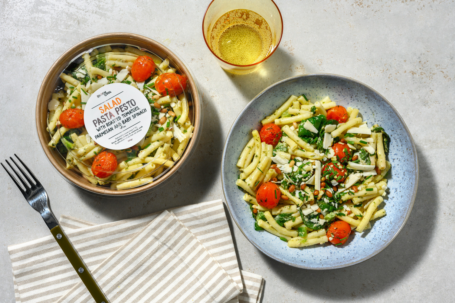 Pasta-pestosalade met babyspinazie