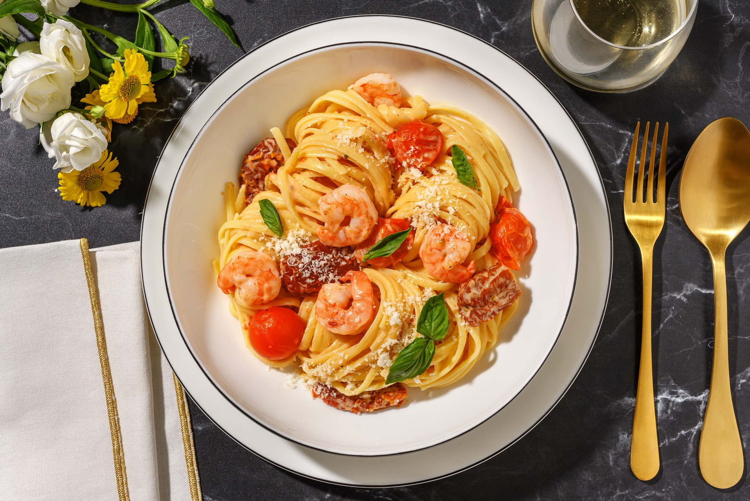 Frische Linguine mit Garnelen