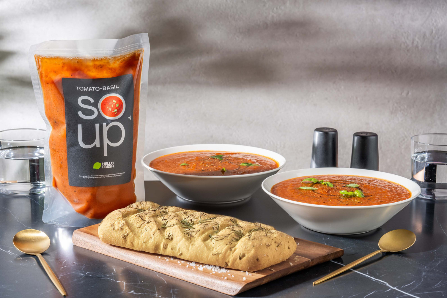 Tomatsuppe med basilikum og focaccia