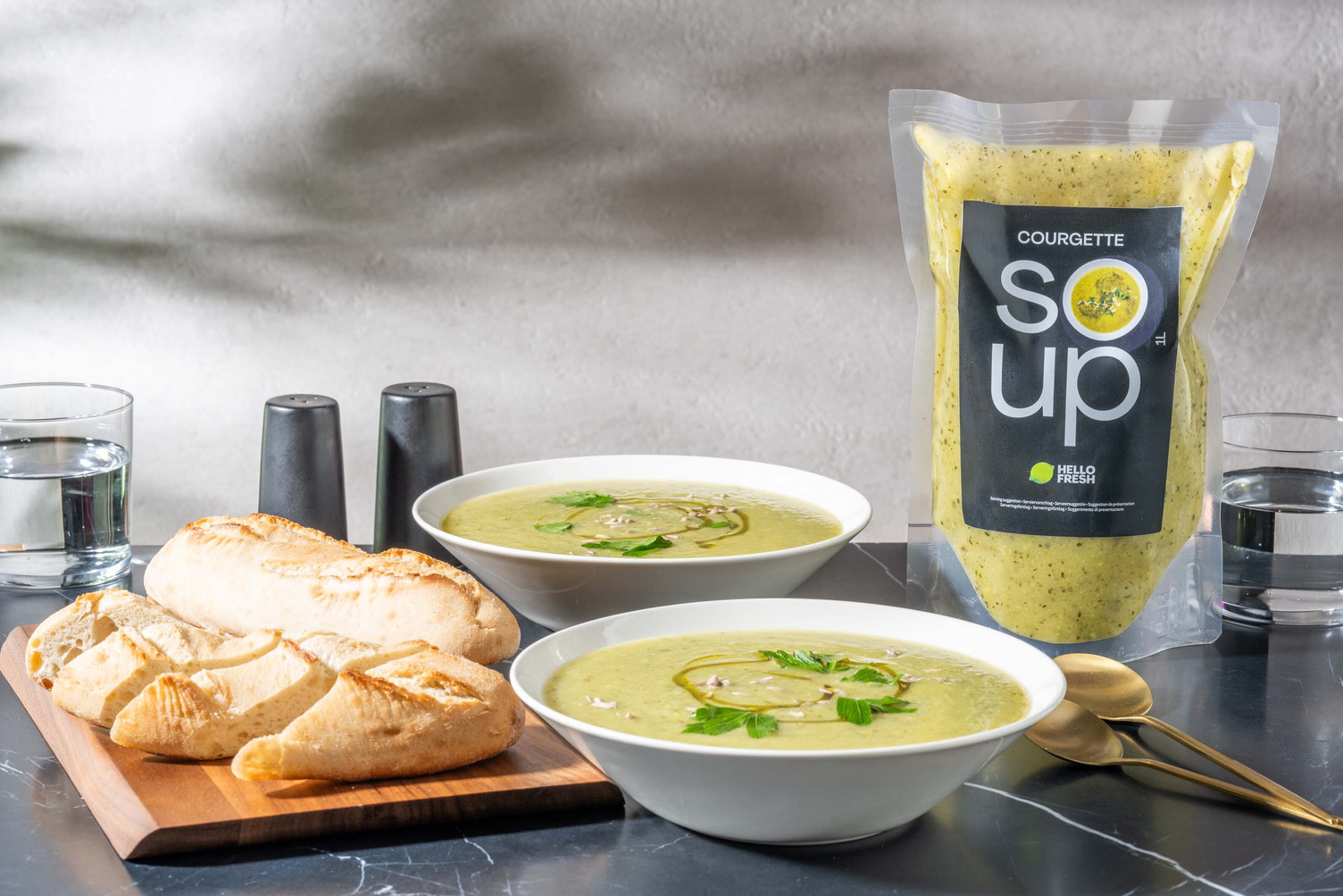 Verse courgettesoep met demi-baguette