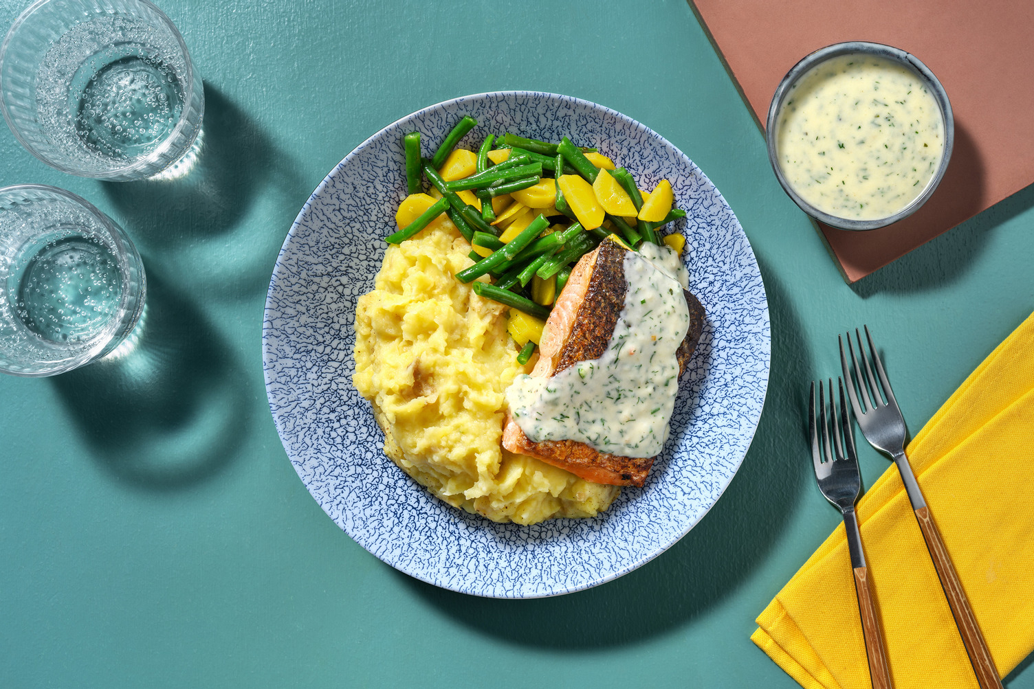 Gebakken zalm in dilleroomsaus