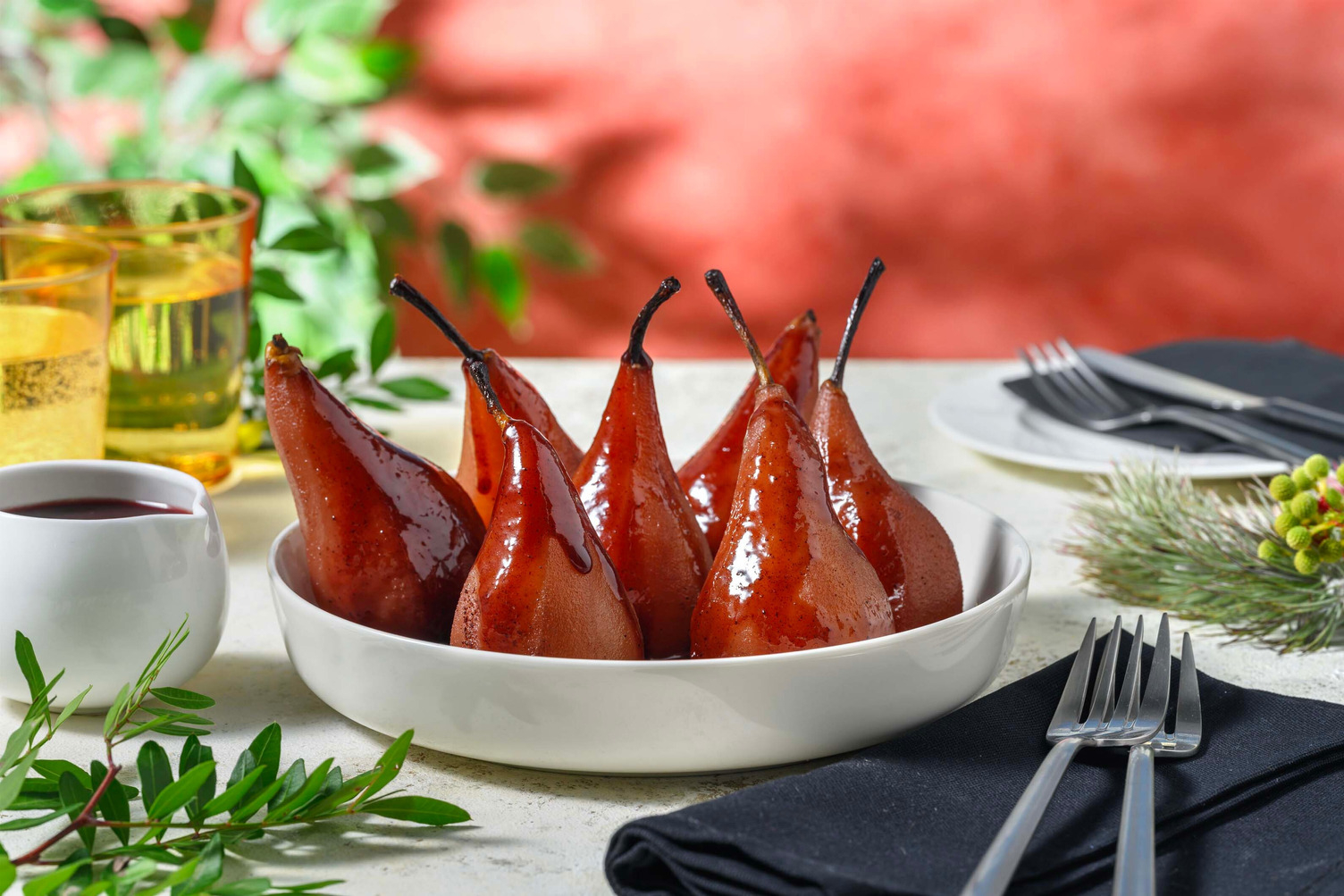 Poires pochées au vin rouge