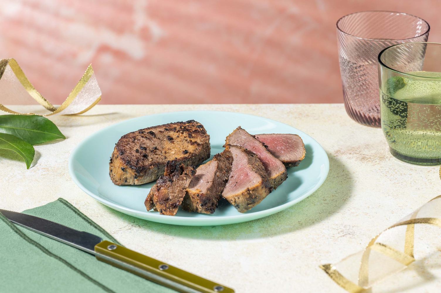 Steak de cerf à l'ail noir