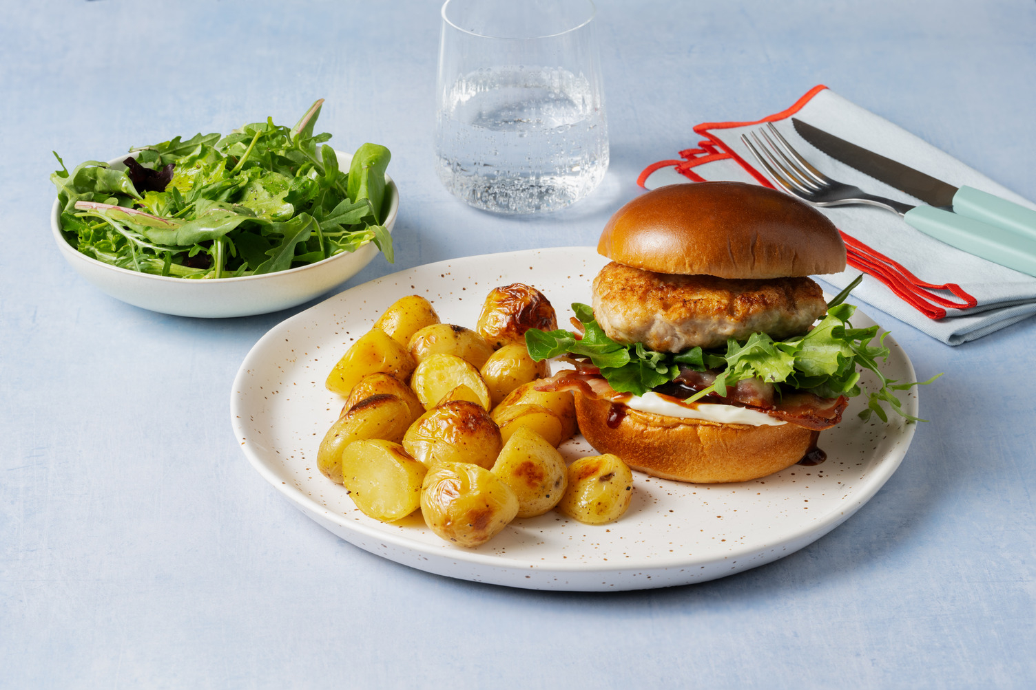 Burger di pollo e crispy bacon