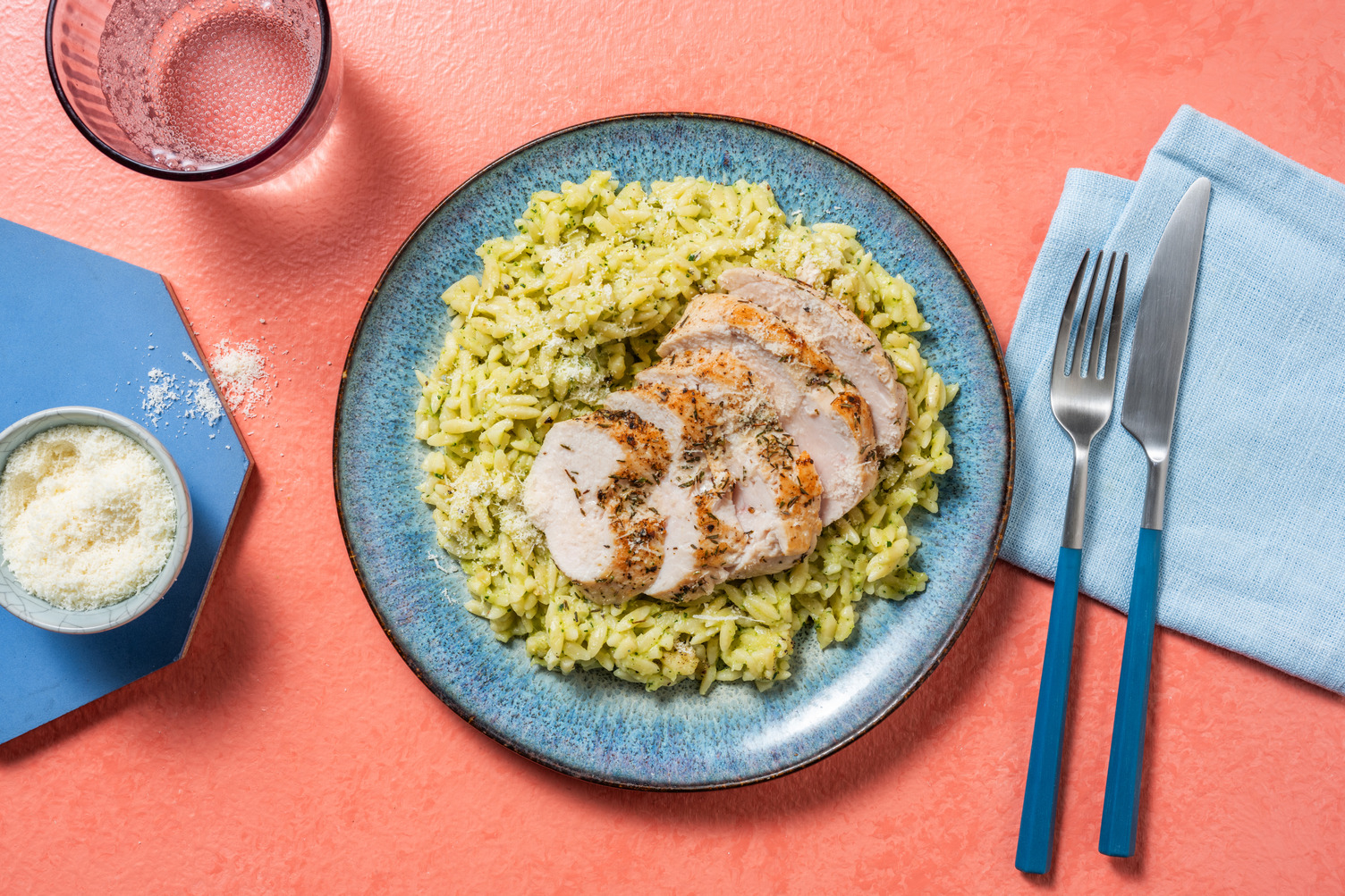 Orzo en salsa de calabacín con pollo