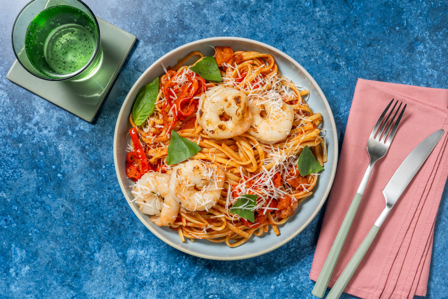 Linguine met harissa, garnalen en Parmigiano Reggiano