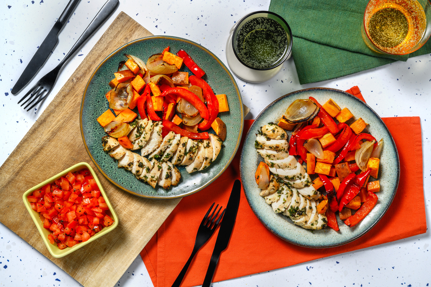 Pollo, patate dolci e peperoni arrosto