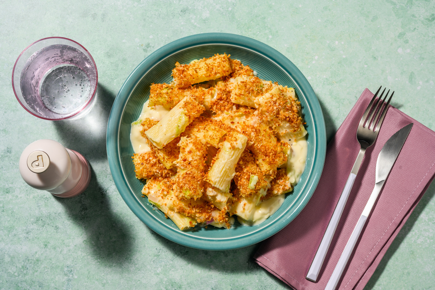 Rigatoni con costra de panko y pecorino