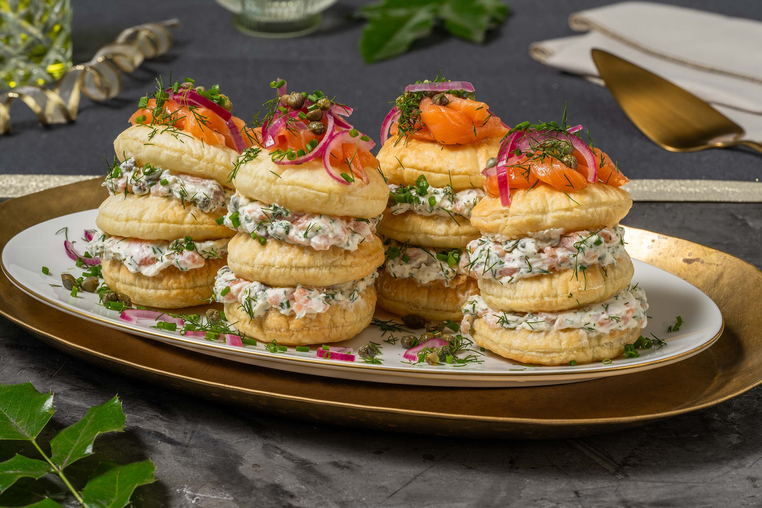 Tourelles de saumon fumé et fromage frais aux fines herbes