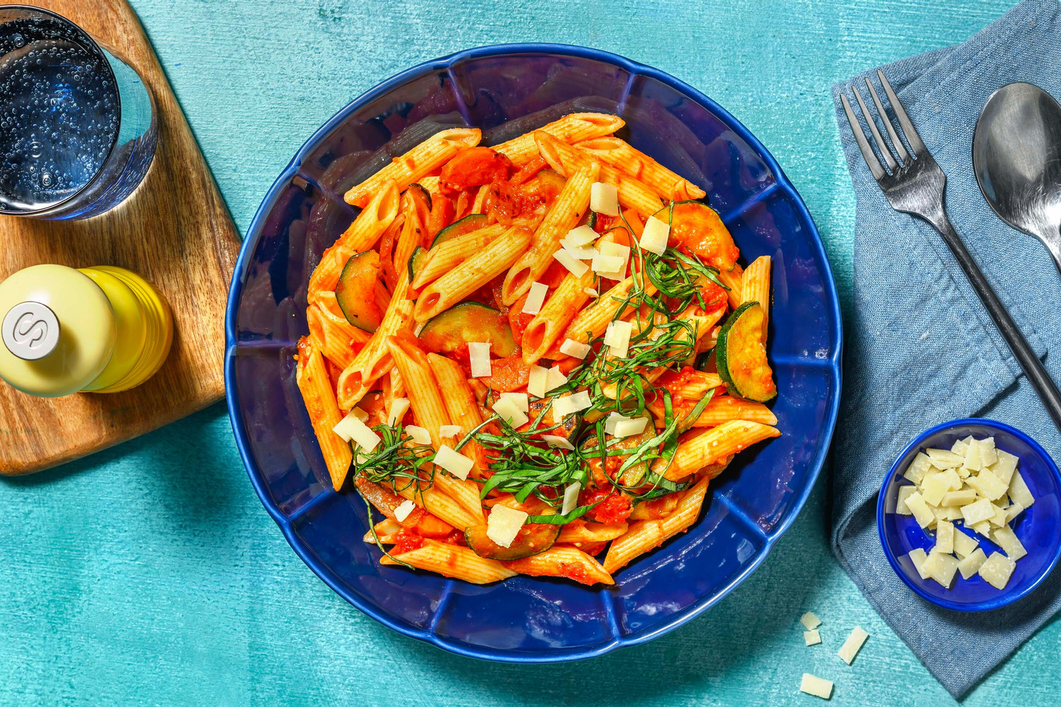 Penne met rodepesto-tomatensaus