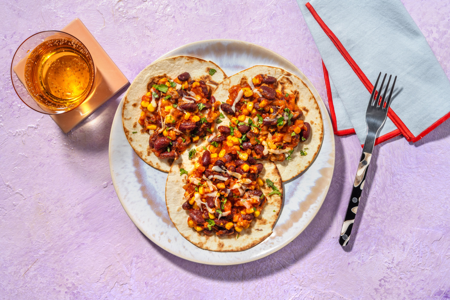 Mini tostadas ai fagioli rossi e mais