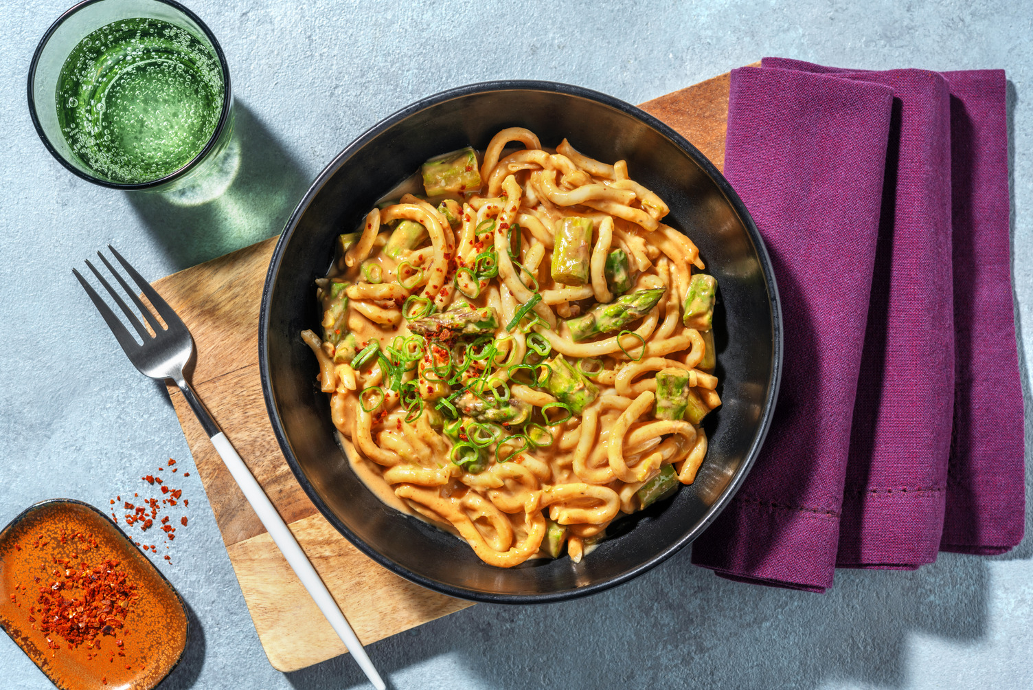 Fideos udon con salsa de cacahuete