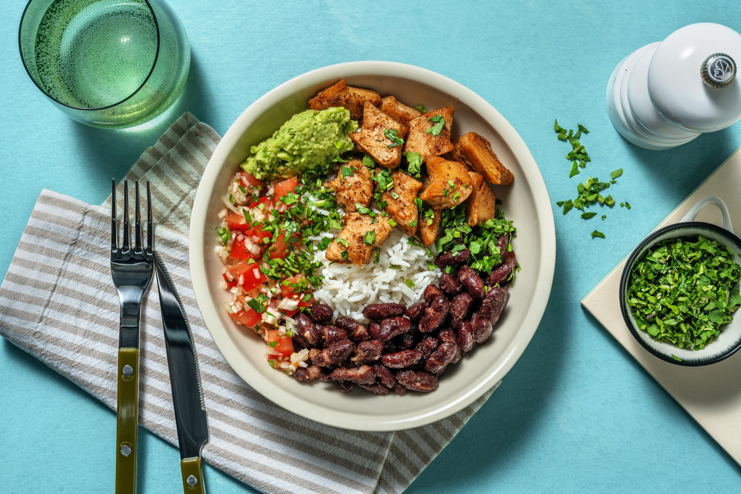 Bol mexicano de heura con guacamole casero