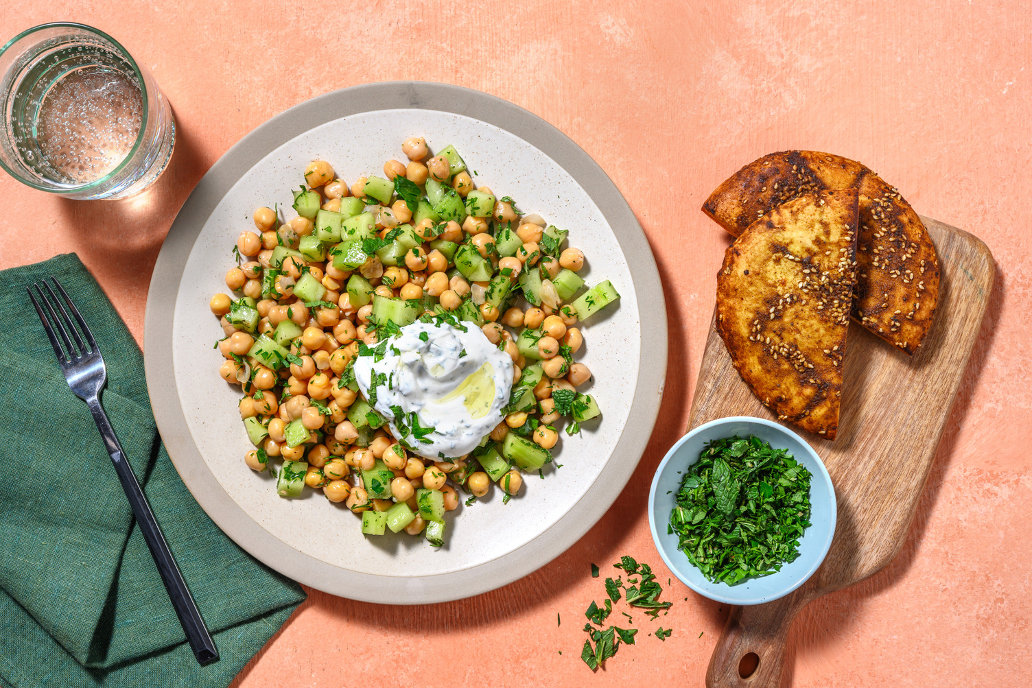 Ensalada fresca de garbanzos y pepino