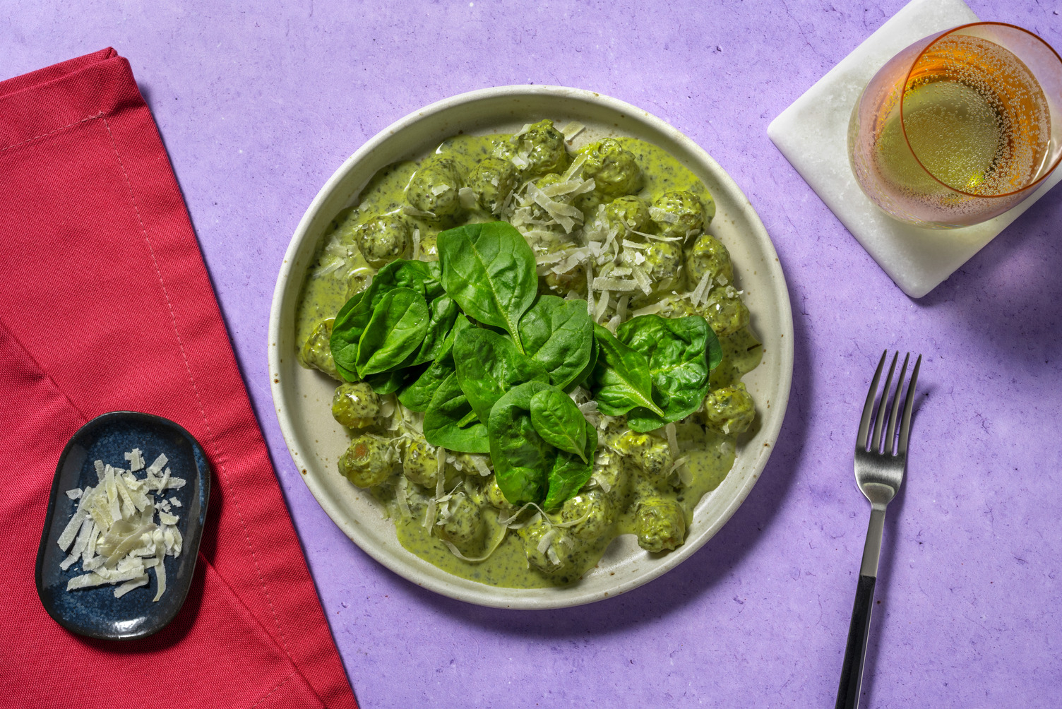 Gnocchis en salsa de espinacas y albahaca