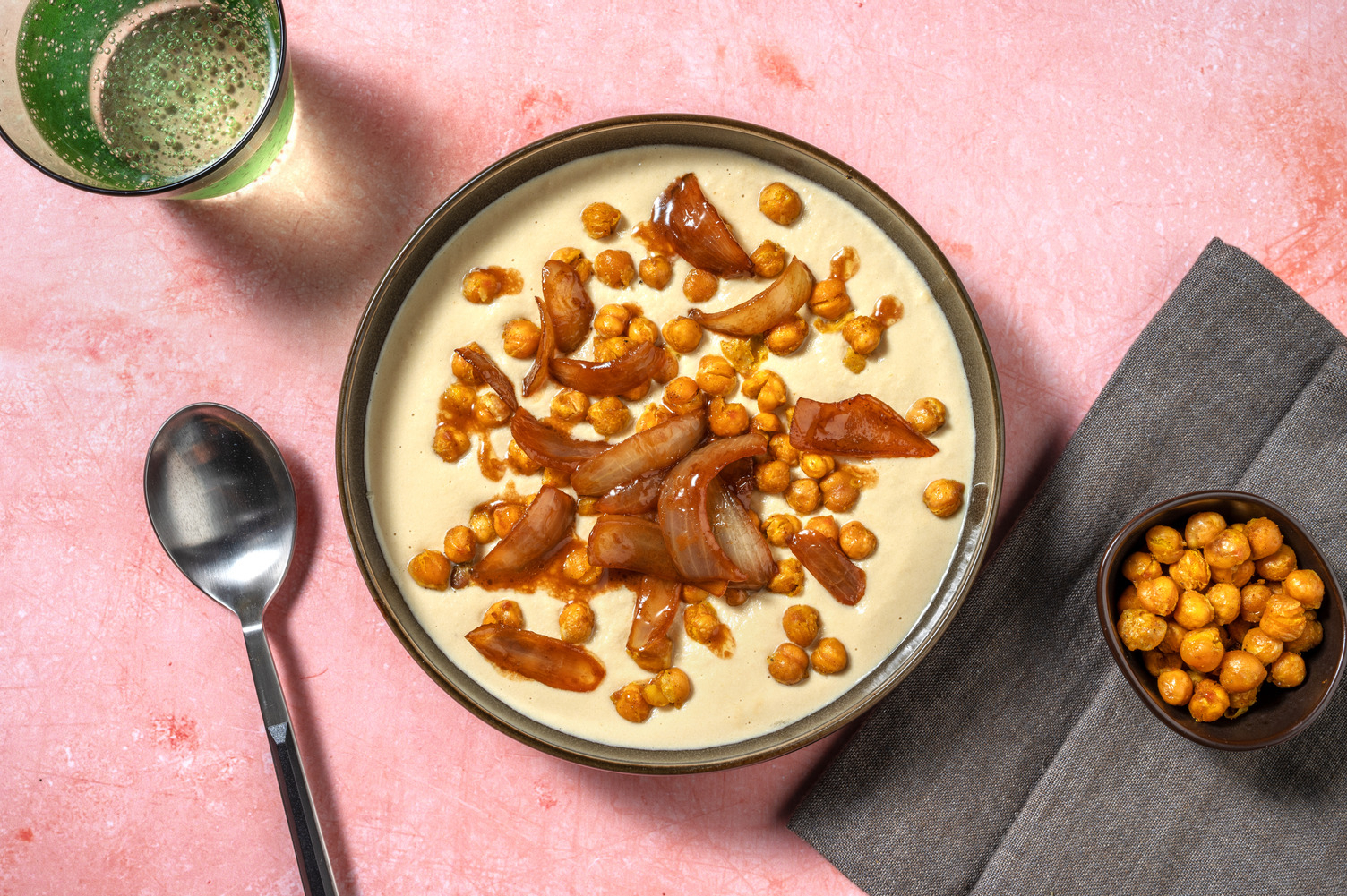 Crema de tofu con cebolla caramelizada