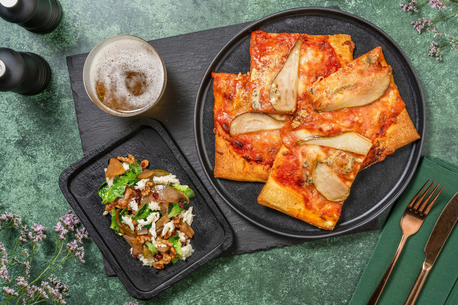 Pizza Quattro Formaggi mit karamellisierter Birne