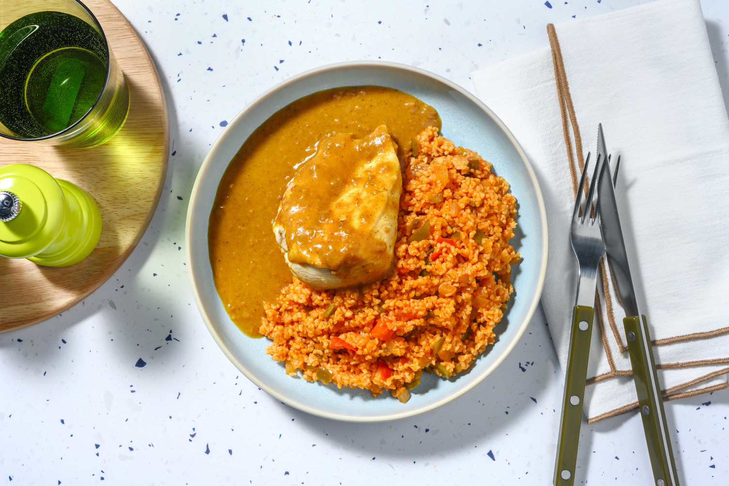 Pilaf de bulgur con pollo en salsa