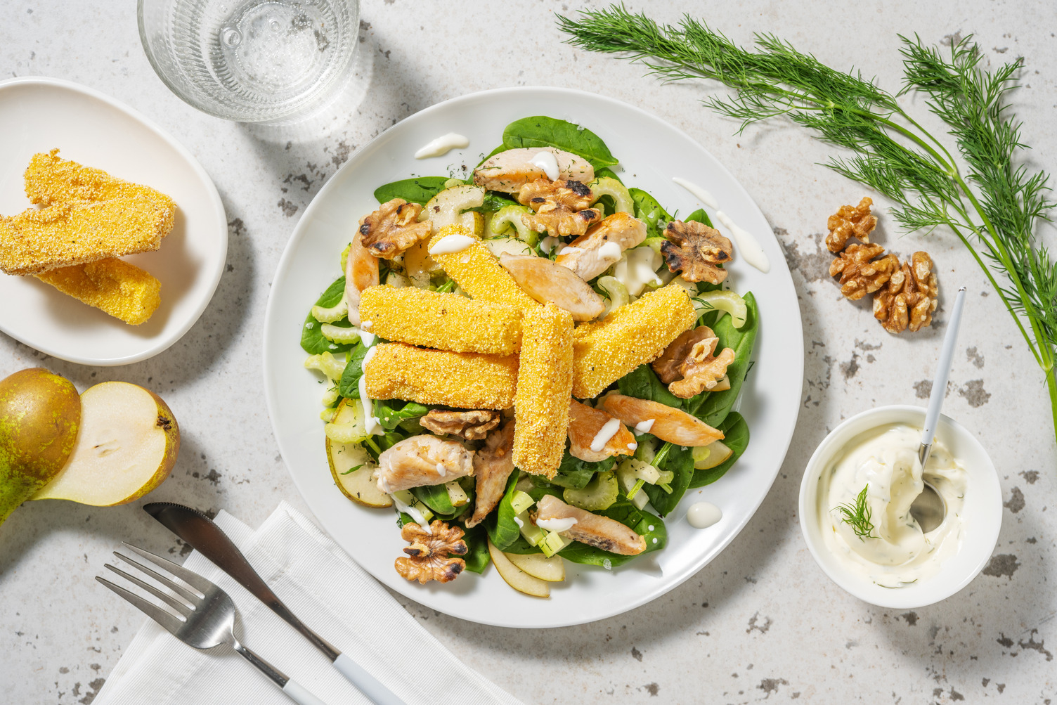 Insalata di pollo, pera e noci