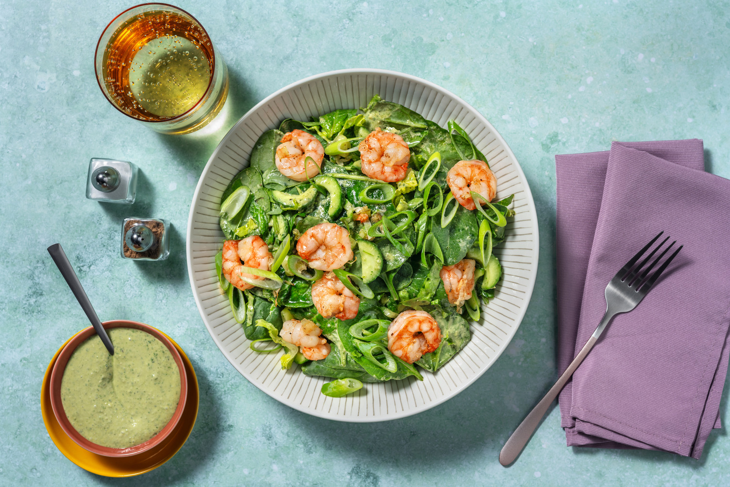Ensalada verde con langostinos salteados