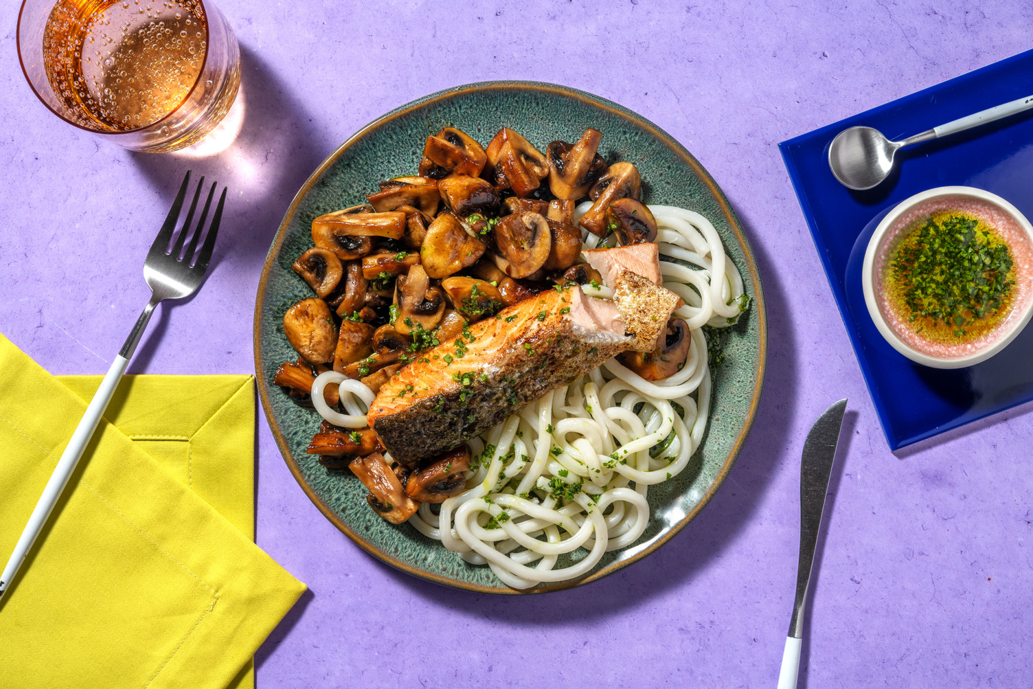 Salmón con setas caramelizadas