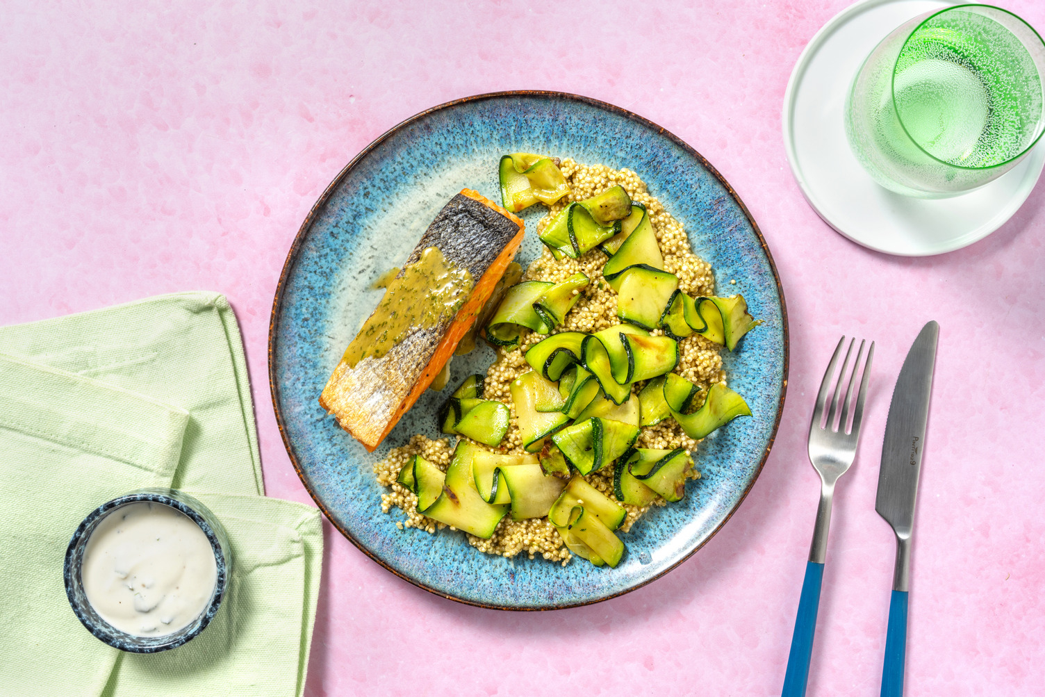 Salmón con salsa de yogur y menta