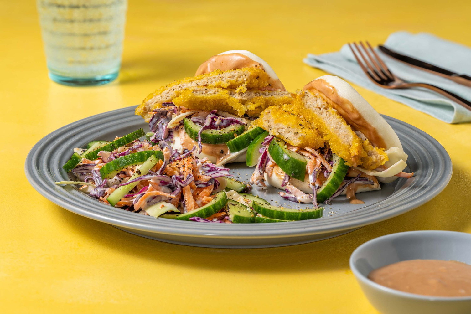 Bao buns met krokante vegan schnitzel en kimchimayonaise