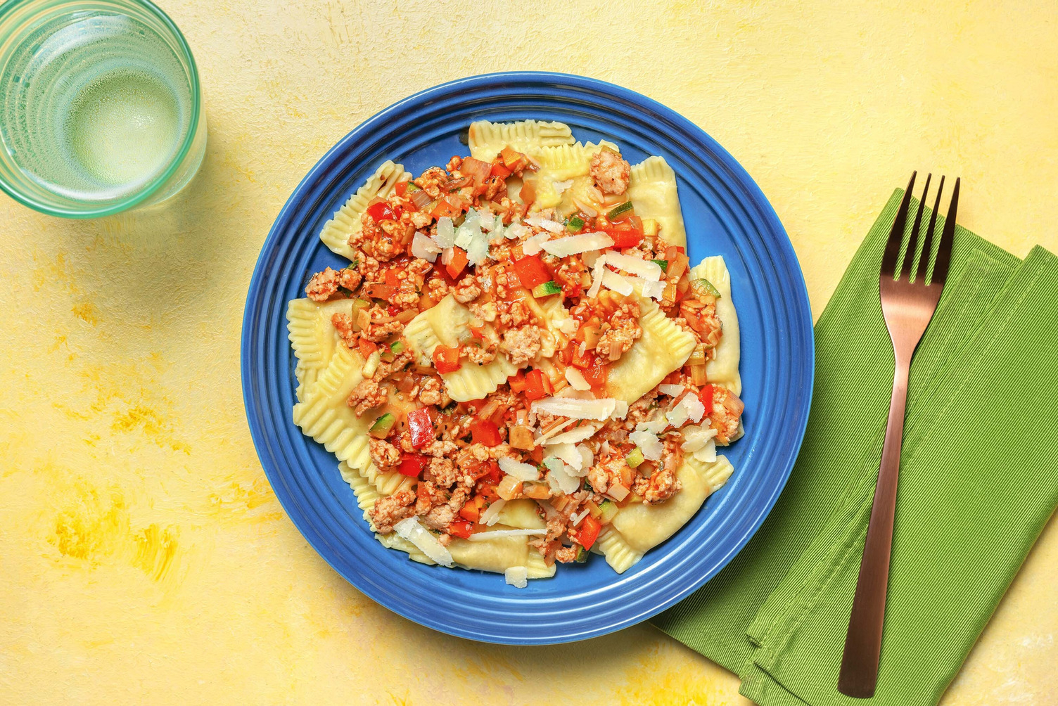 Ravioli met saus van Siciliaans gekruid gehakt